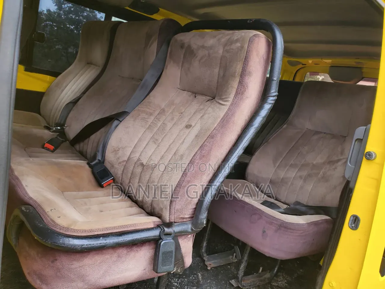 Nissan Caravan (Urvan) 2013 Yellow