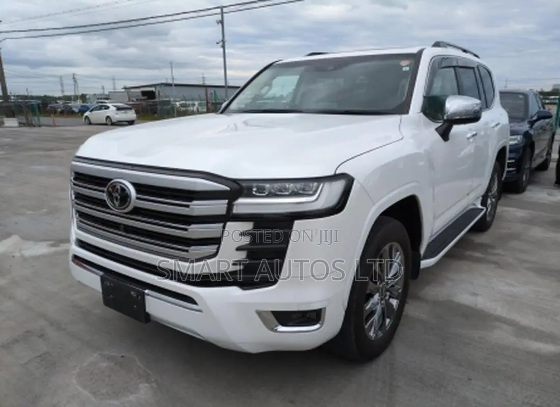 Toyota Land Cruiser LC300 2023 White