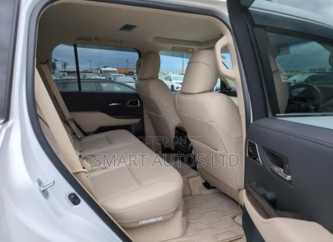 Toyota Land Cruiser LC300 2023 White