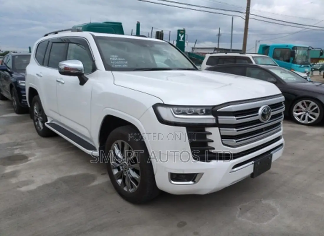Toyota Land Cruiser LC300 2023 White