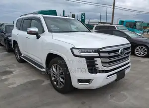 Toyota Land Cruiser LC300 2023 White