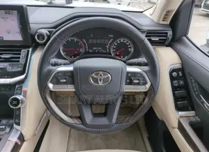 Toyota Land Cruiser LC300 2023 White