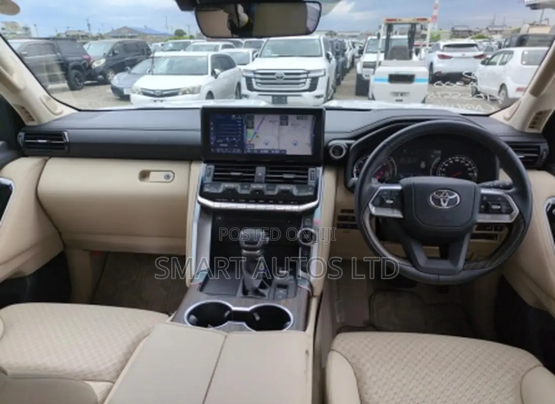 Toyota Land Cruiser LC300 2023 White