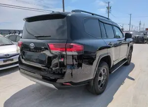 Toyota Land Cruiser LC300 2021 Black