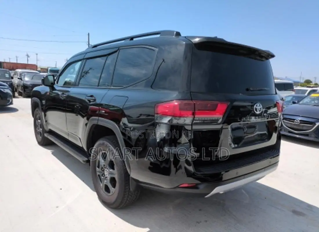 Toyota Land Cruiser LC300 2021 Black