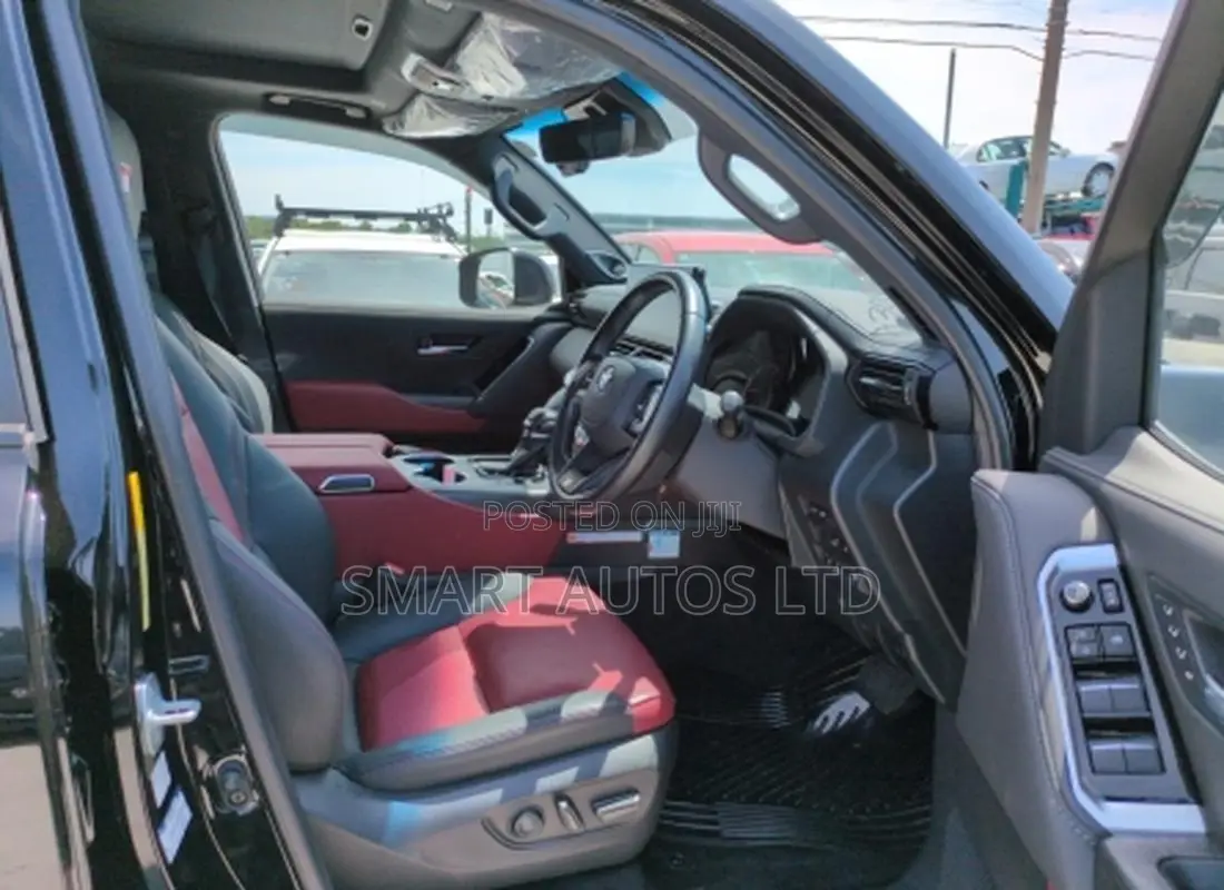 Toyota Land Cruiser LC300 2021 Black
