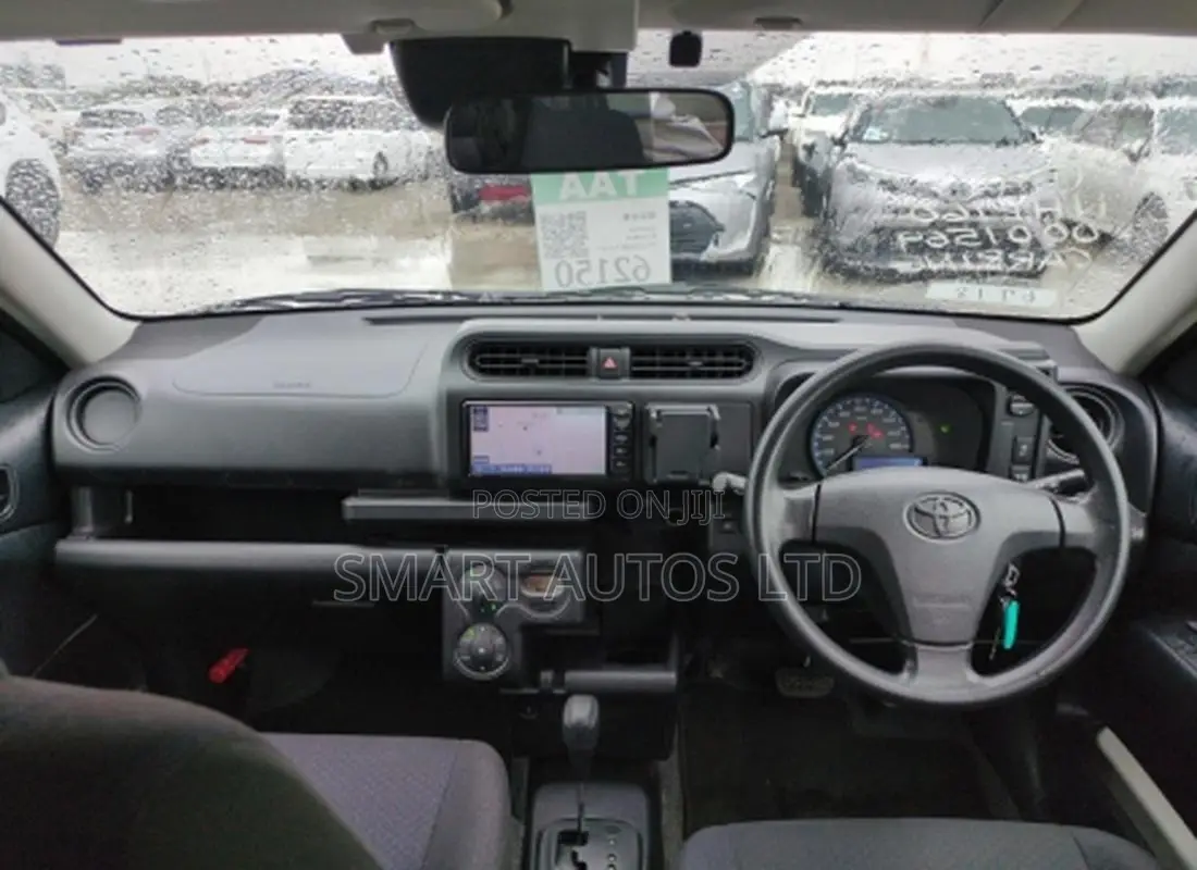Toyota Probox 1.5 Hybrid DX Comfort 2019 Off white