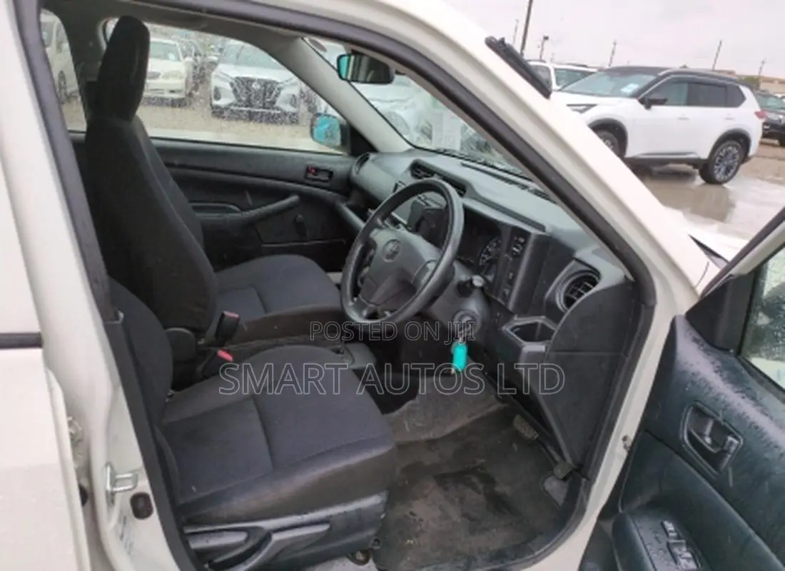 Toyota Probox 1.5 Hybrid DX Comfort 2019 Off white
