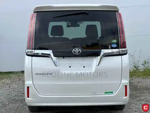 Toyota Esquire 2.0 AWD (7 seater) 2019 Off white