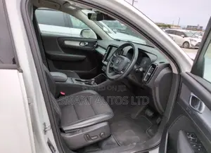 Volvo XC40 T3 Petrol FWD 2019 Off white
