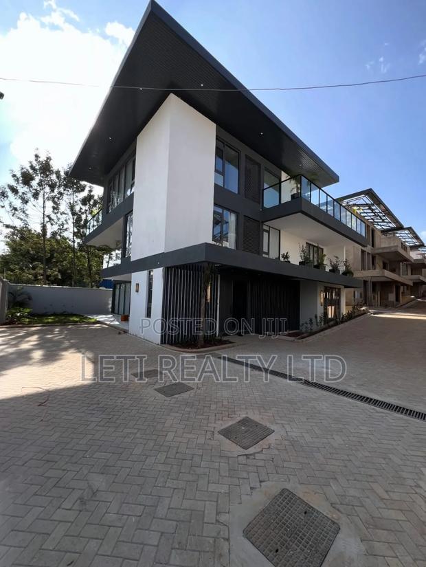 5bdrm Townhouse/Terrace in Muthangari for sale