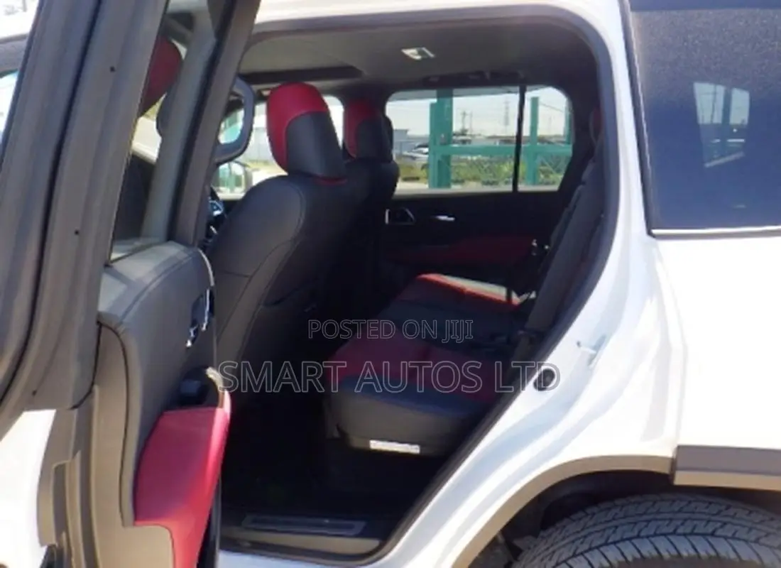 Toyota Land Cruiser LC300 2022 White