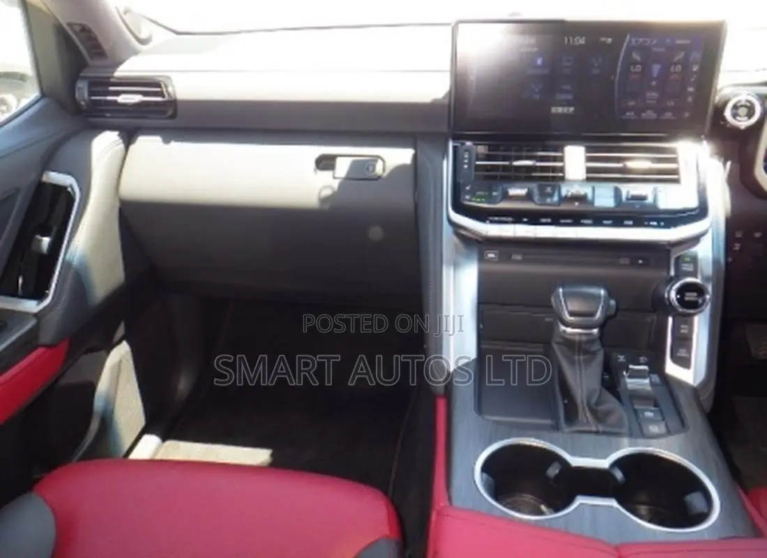 Toyota Land Cruiser LC300 2022 White