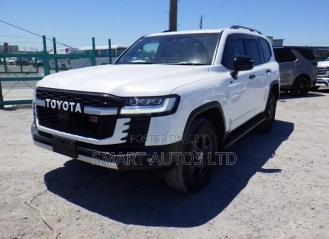Toyota Land Cruiser LC300 2022 White