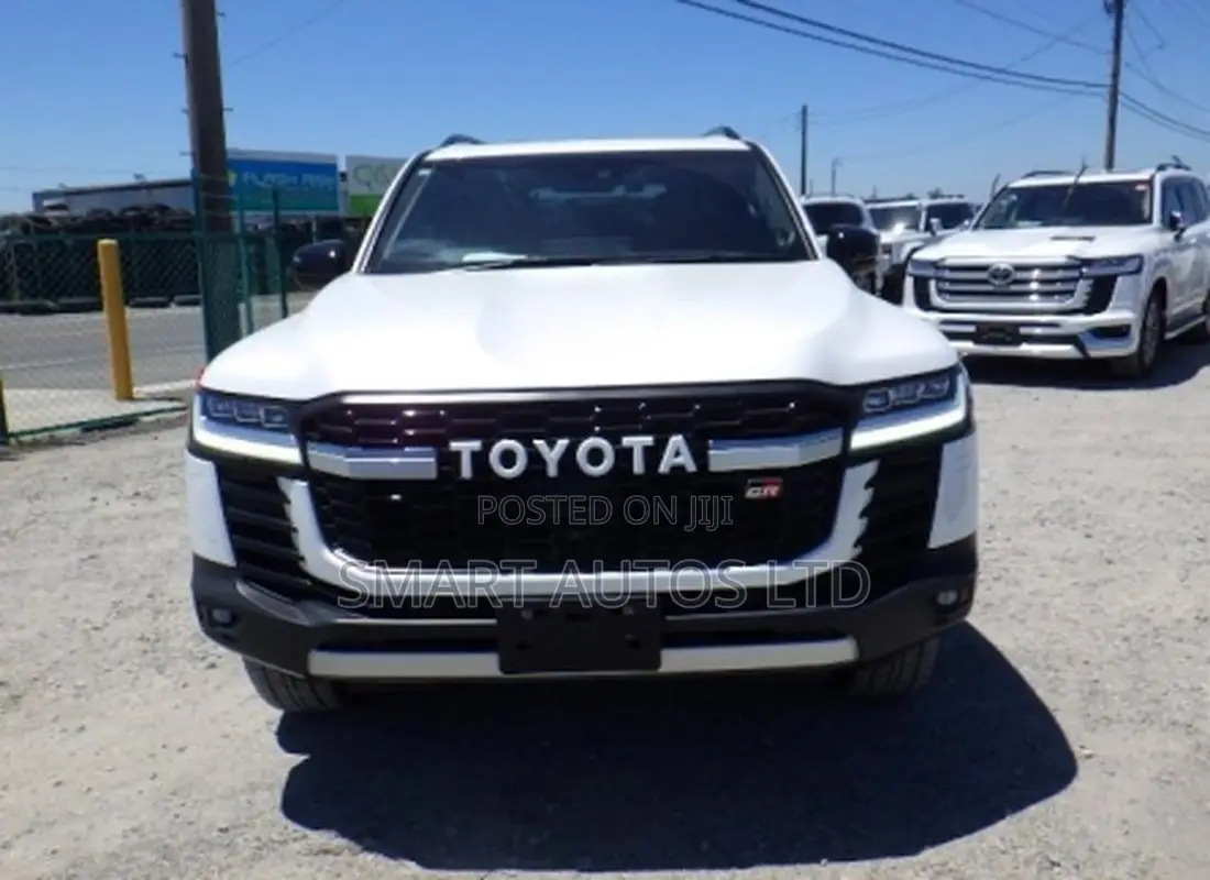 Toyota Land Cruiser LC300 2022 White