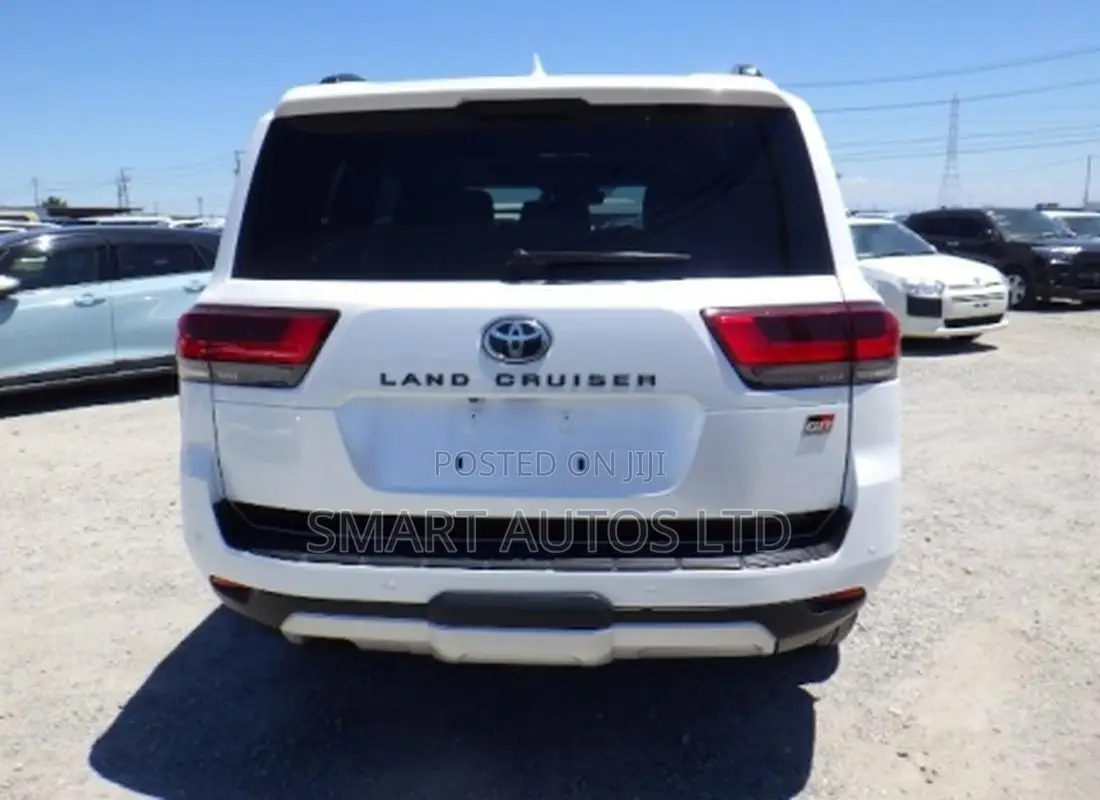 Toyota Land Cruiser LC300 2022 White