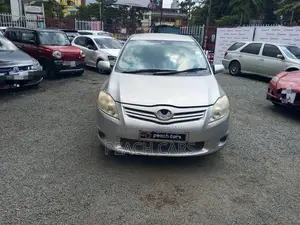 Toyota Auris 2012 Silver