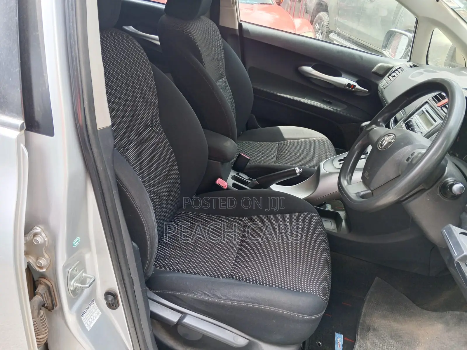Toyota Auris 2012 Silver