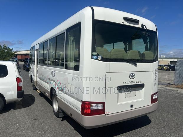 Toyota Coaster 2019 Beige - thumbnail 3