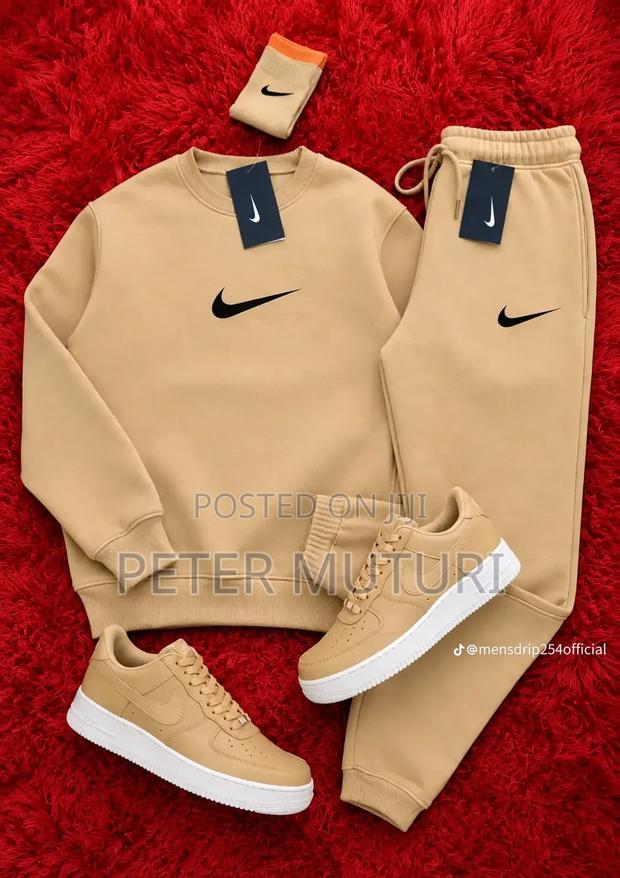 Men and Women Outfits - thumbnail 12