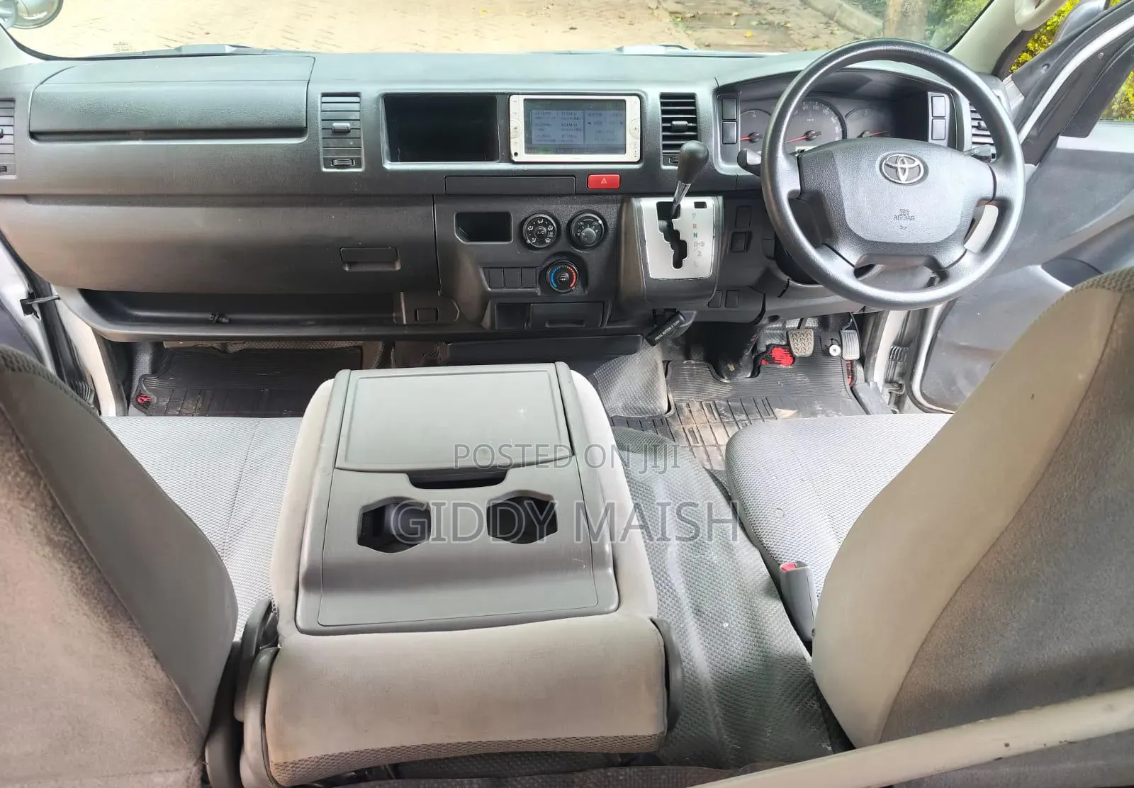 Toyota HiAce 2016 Silver