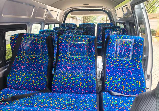 Toyota HiAce 2016 Silver - thumbnail 3
