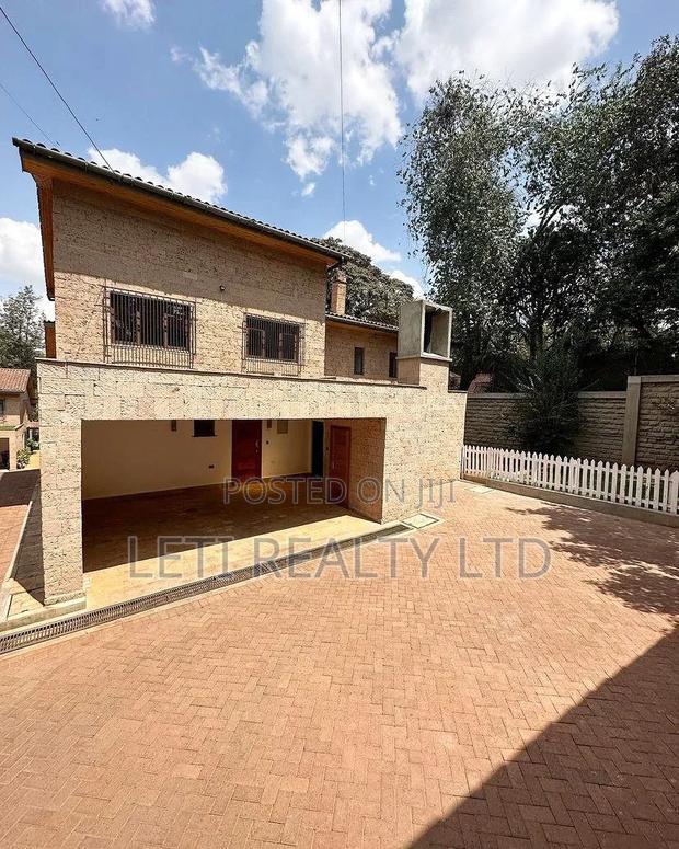 5bdrm Townhouse/Terrace in Muthangari for sale