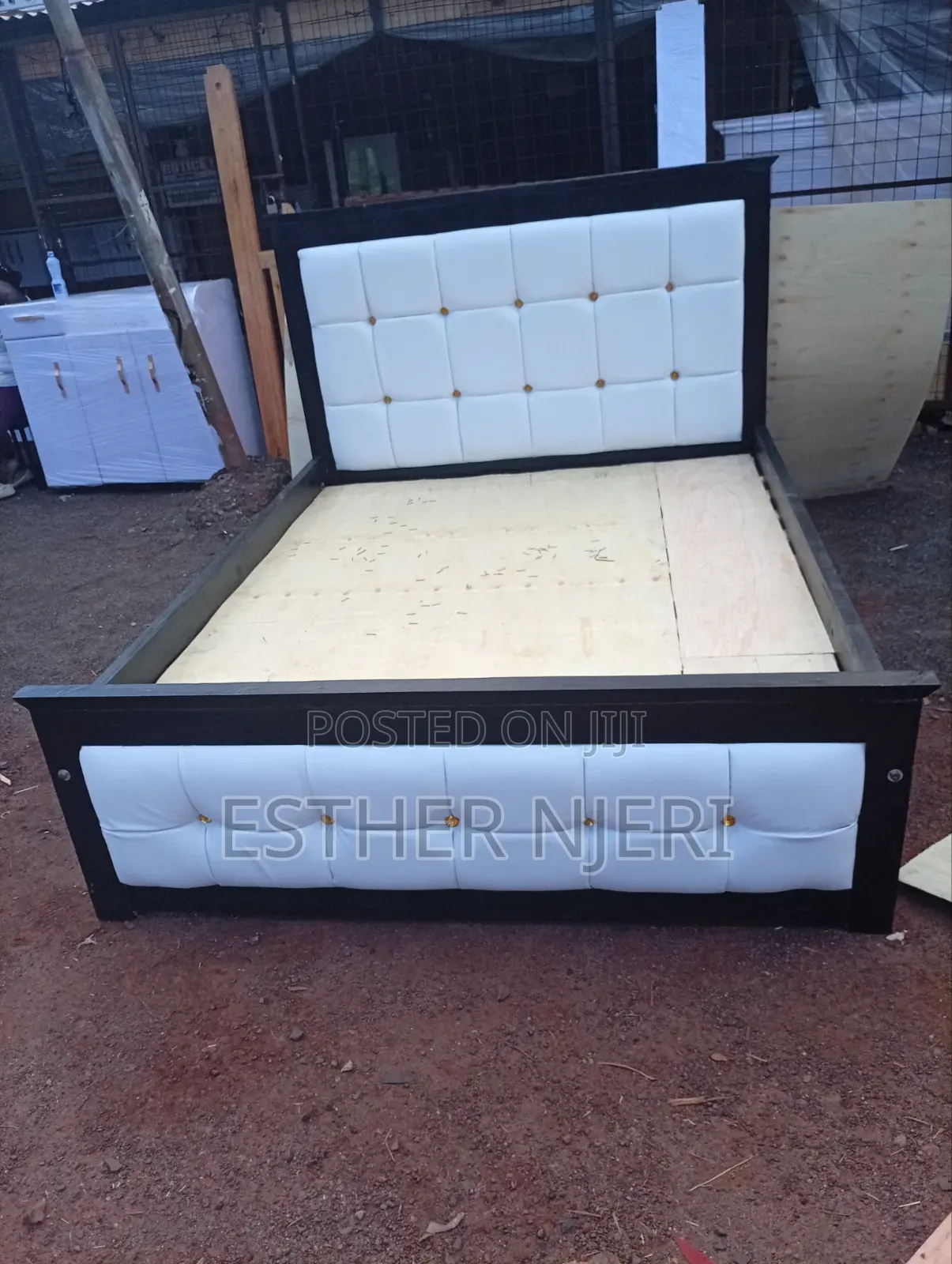 White Morket Bed