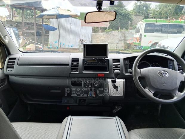 Toyota HiAce 2019 White - thumbnail 13