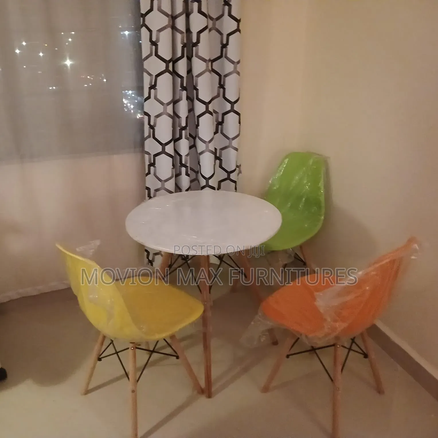 Eames Table+Eames Chairs