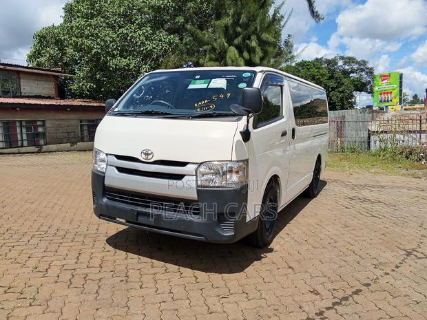 Toyota HiAce 2019 White