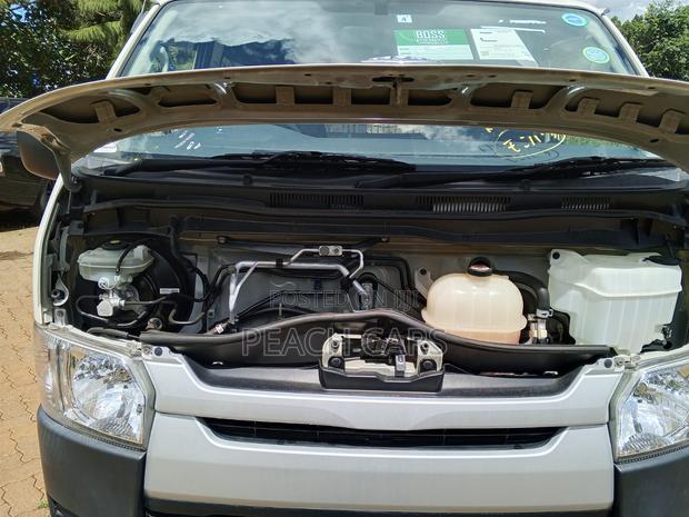 Toyota HiAce 2019 White - thumbnail 14
