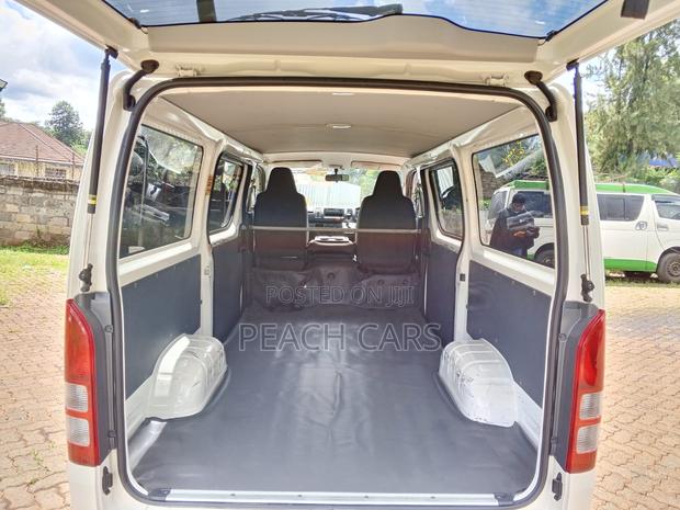 Toyota HiAce 2019 White - thumbnail 15