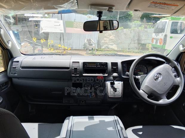Toyota HiAce 2019 White - thumbnail 16