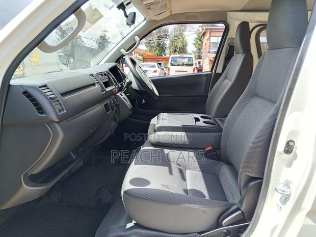 Toyota HiAce 2019 White - thumbnail 18