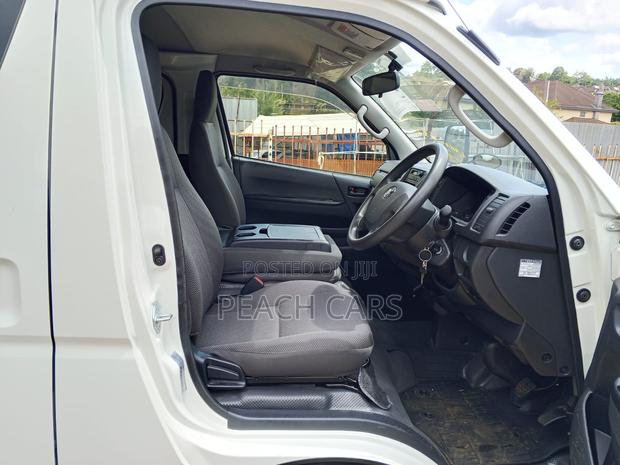 Toyota HiAce 2019 White - thumbnail 17