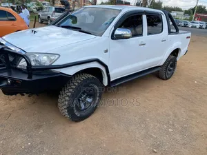 Toyota Hilux 2011 Off white