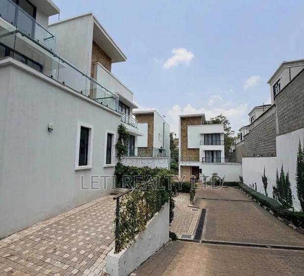 5bdrm Townhouse/Terrace in Muthangari for sale