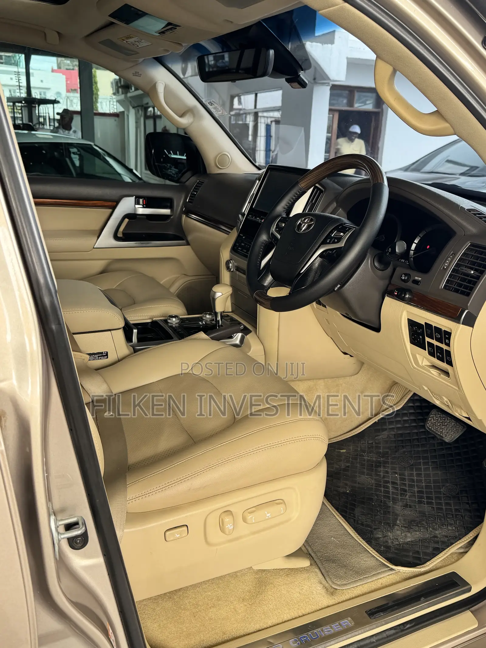 Toyota Land Cruiser 5.7 V8 VXR 2018 Gold