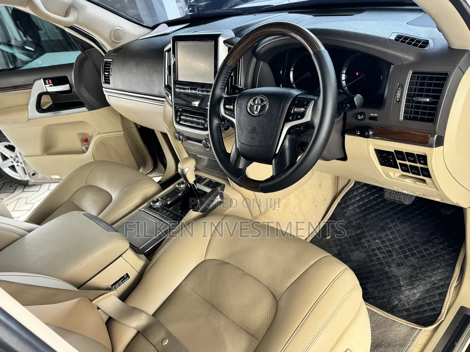 Toyota Land Cruiser 5.7 V8 VXR 2018 Gold