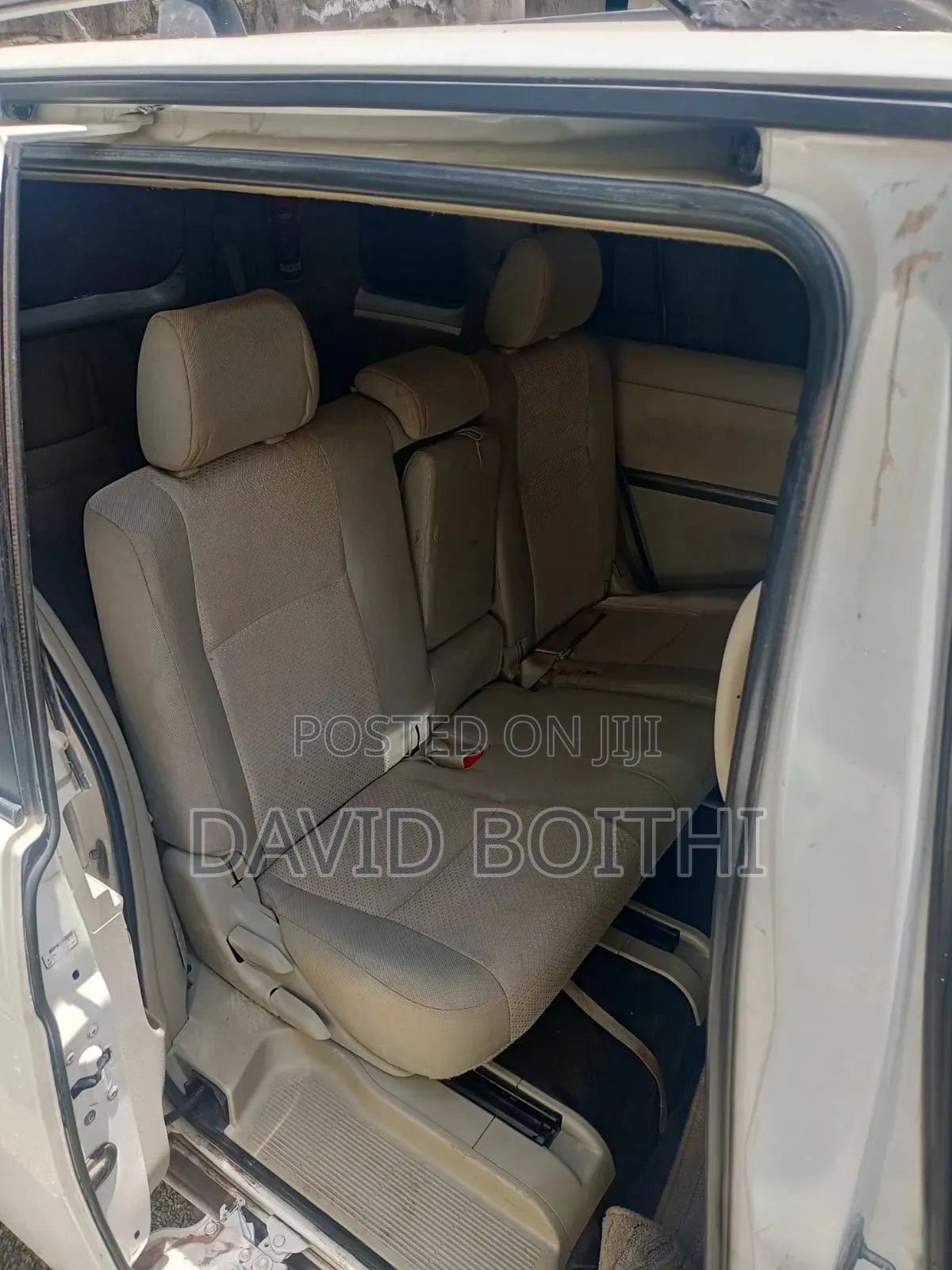 Toyota ISIS 2018 White