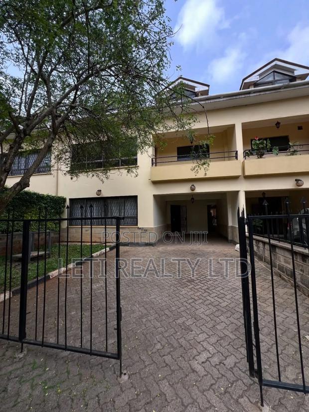 5bdrm Townhouse/Terrace in Muthangari for sale