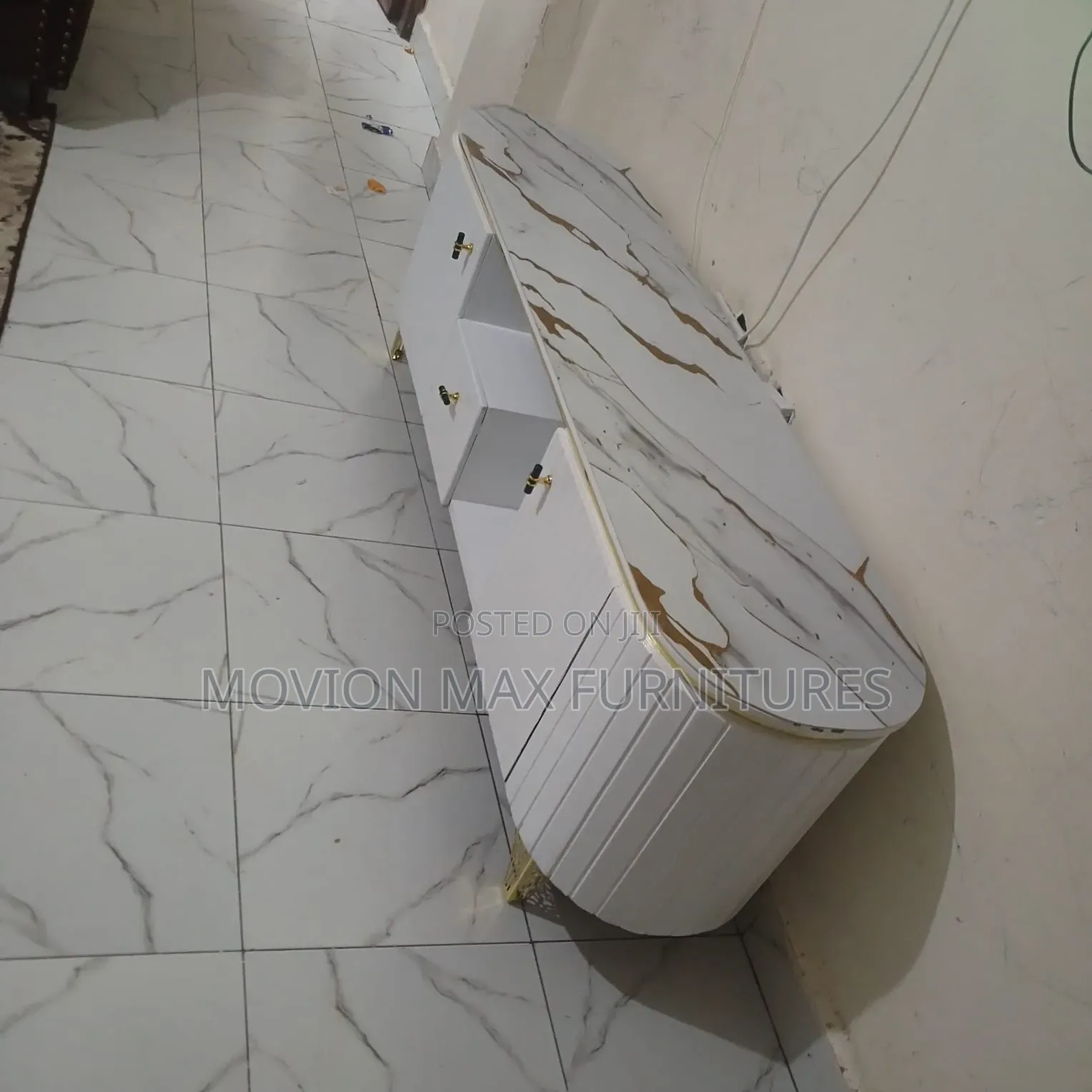 Modern Oval Shaped Tv Stands