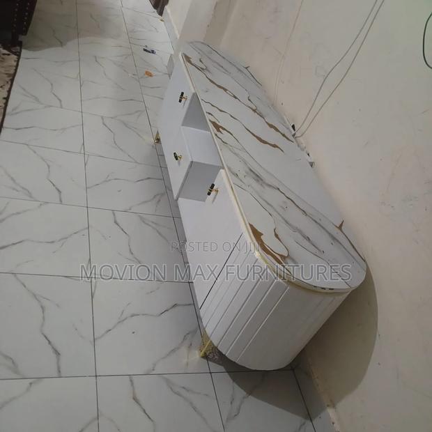 Modern Oval Shaped Tv Stands