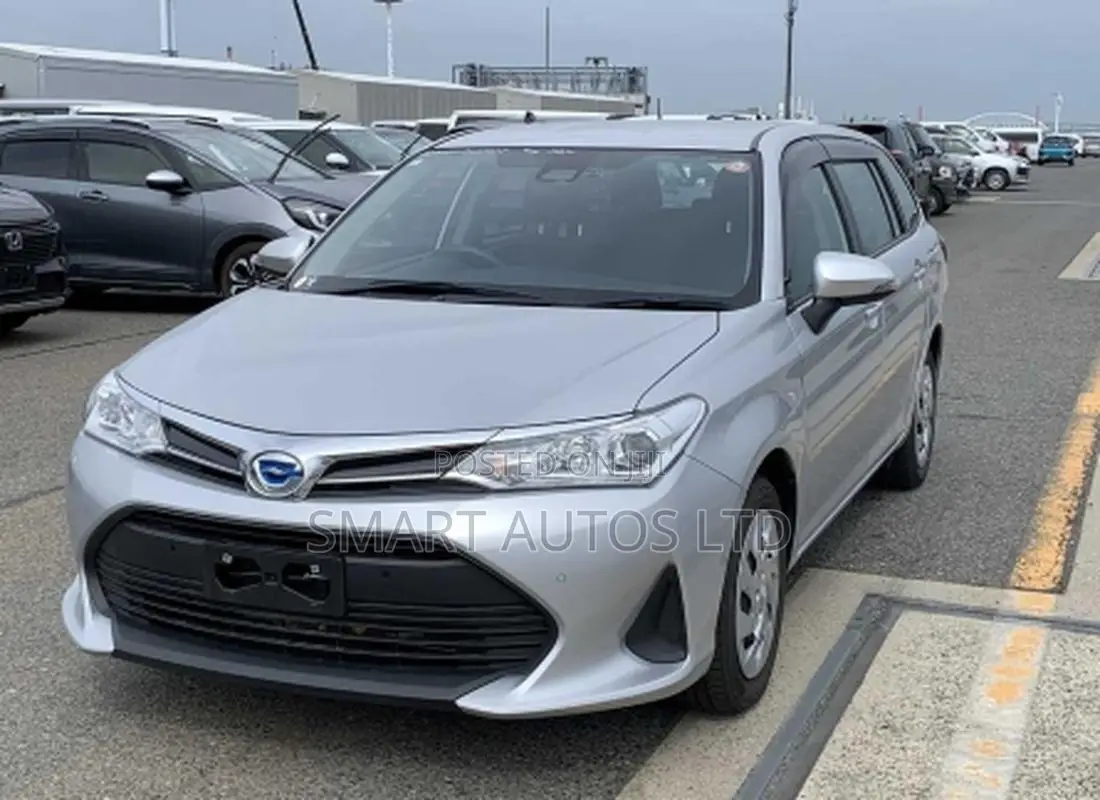 Toyota Corolla Fielder 1.5 Hybrid FWD 2021 Silver