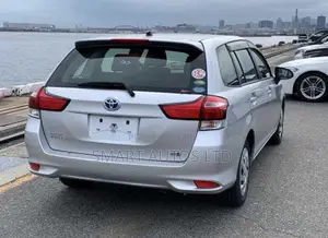 Toyota Corolla Fielder 1.5 Hybrid FWD 2021 Silver