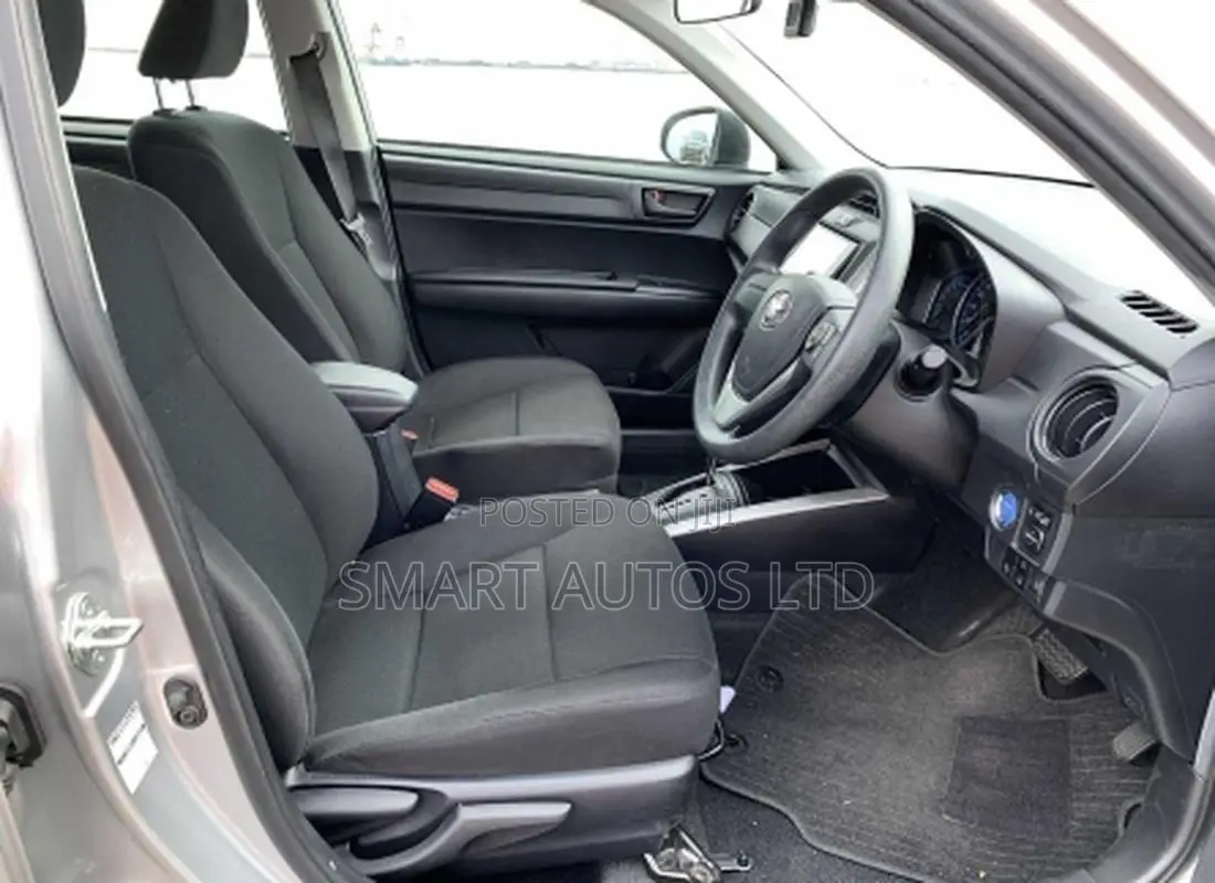 Toyota Corolla Fielder 1.5 Hybrid FWD 2021 Silver