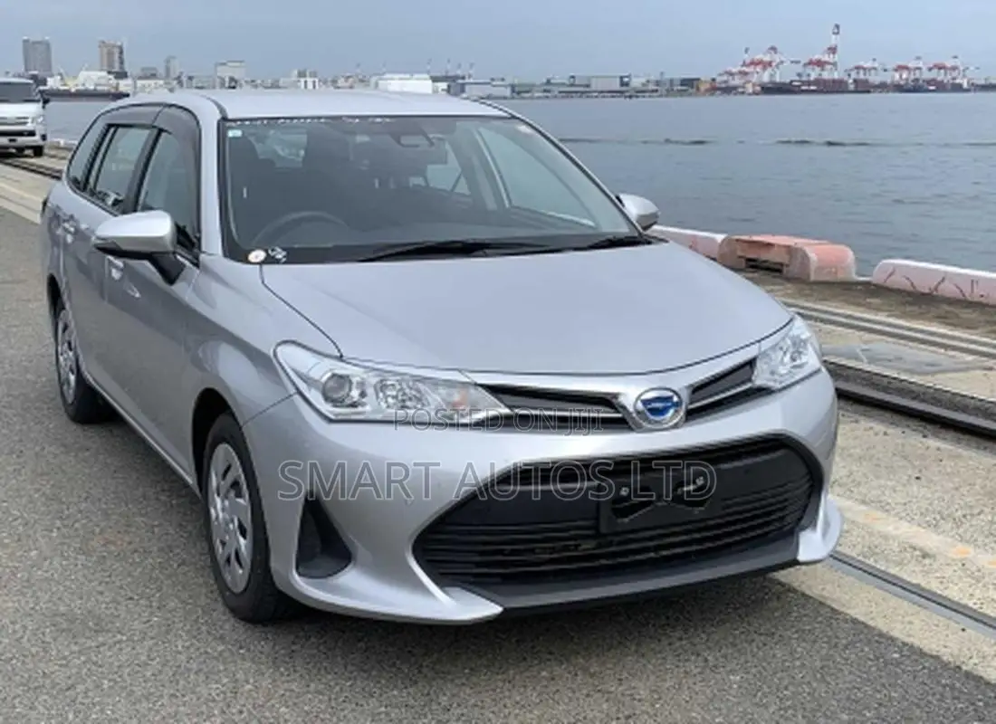 Toyota Corolla Fielder 1.5 Hybrid FWD 2021 Silver
