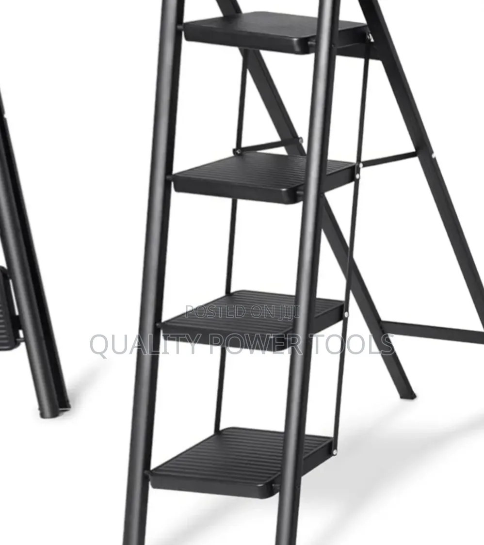 3step/ 4step Folding Ladder With Anti-Slip Pedals and a Metallic Frame