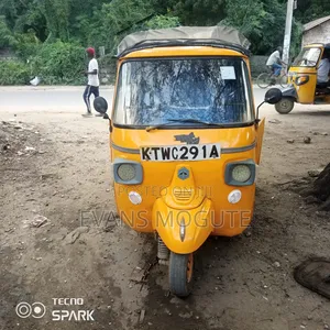 Piaggio 2022 Orange